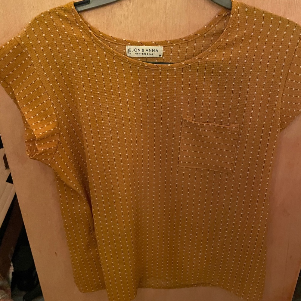 Blouse with dots and buttons down back / size med